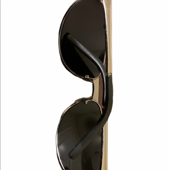 Ray ban sunglasses with rubber handle for comfort - Picture 3 of 4